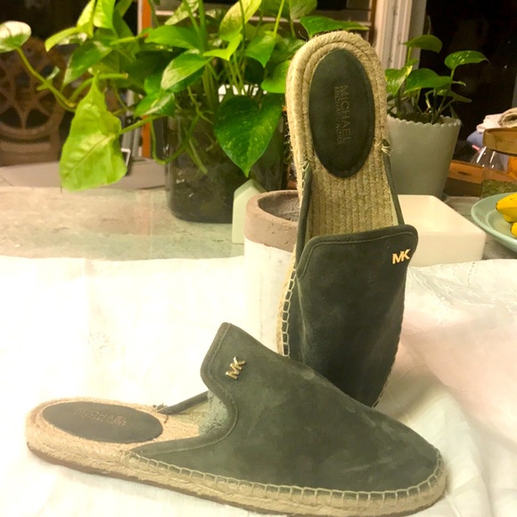 Sandals - Picture 1 of 2